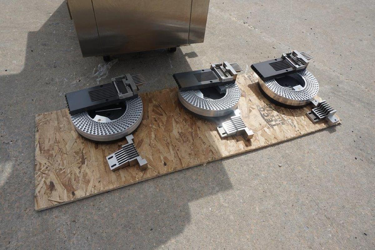 Used Semi-Automatic Encapsulator, Size 00, 0, 1 and 2 Tooling, Manufactured 2016