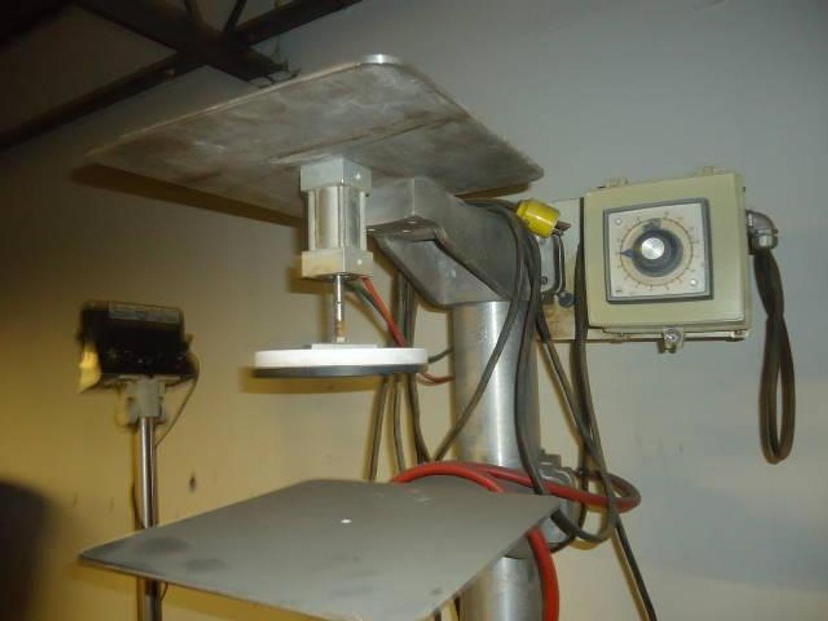 Used Pneumatic semi-automatic lid press