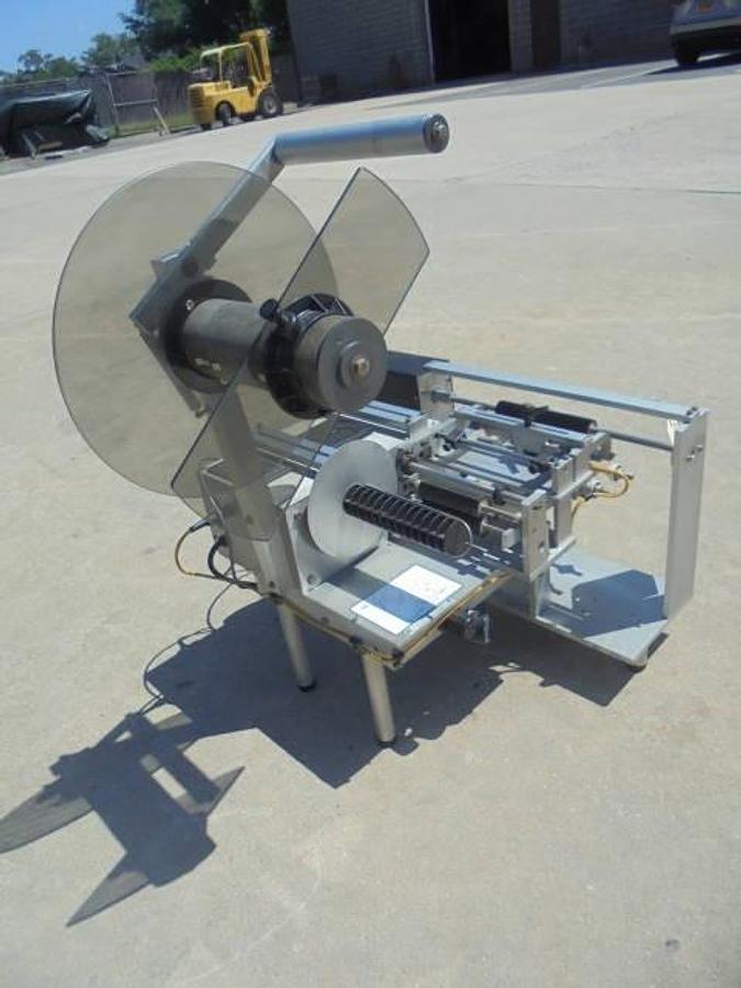 Used Universal R310 Tabletop Semi-Auto Pressure Sensitive Spot/Wraparound Labeler