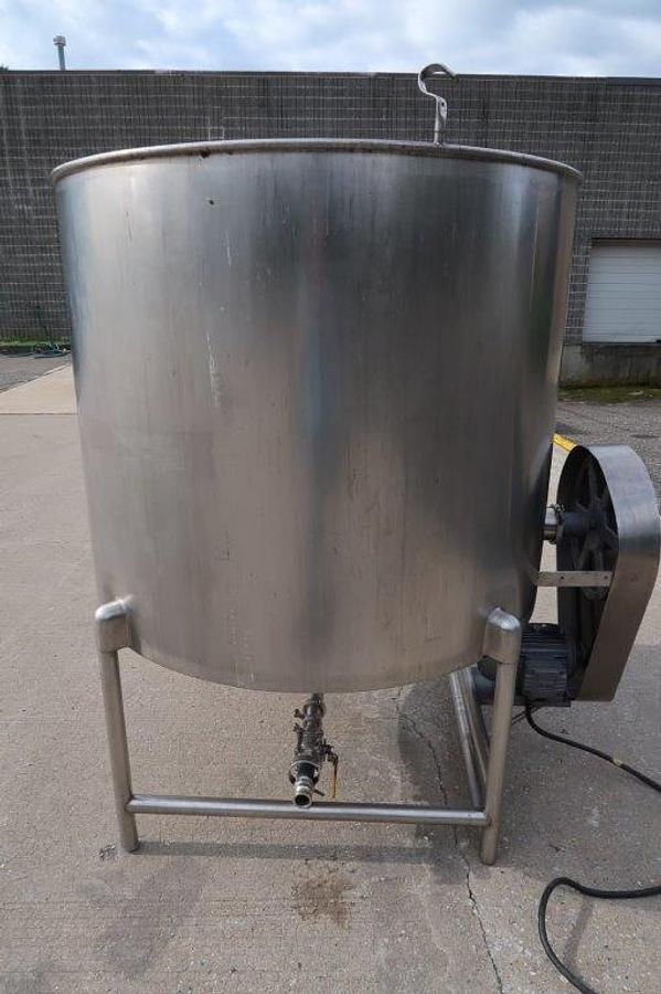 Used 500 Gallon Stainless Steel Vertical Mix Tank, Side Entering Triple Prop