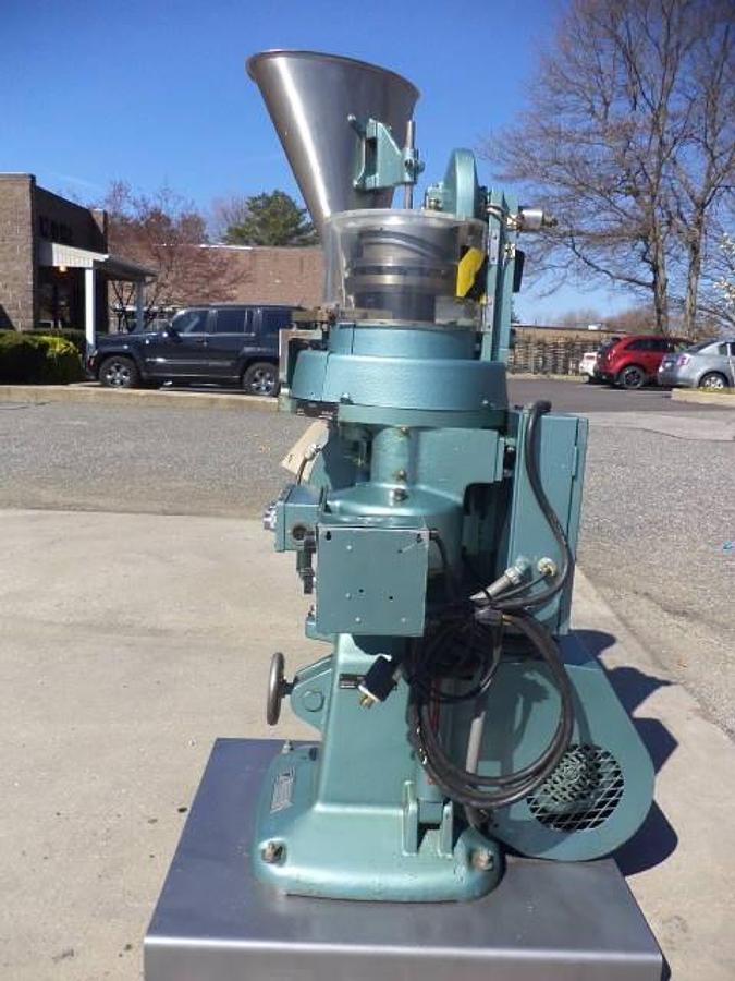 Used Vector-Colton 216 16 Station Rotary Tablet Press