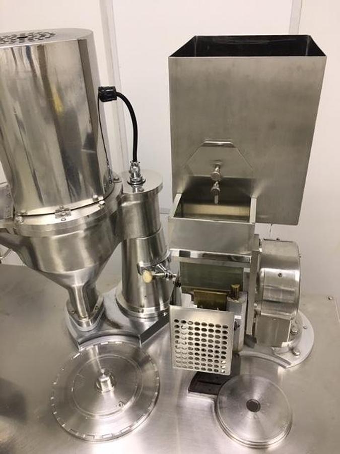 Used Capsugel Ultra 8 Encapsulator, 0,1, 00 Tooling