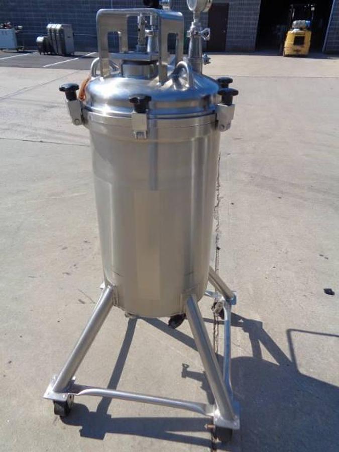 Used 26 Gallon Walker 316L SS Portable Pressure Tank