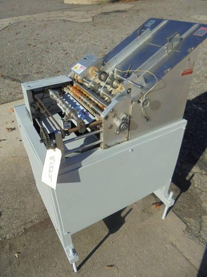 Used Labelette SGPW Semi-Automatic Glue Labeler