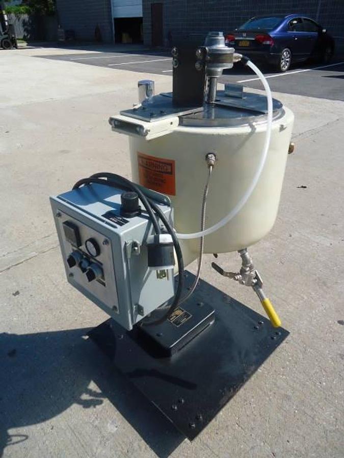 Used 5 Gallon Kemwall Electric Mix Kettle, Air Operated