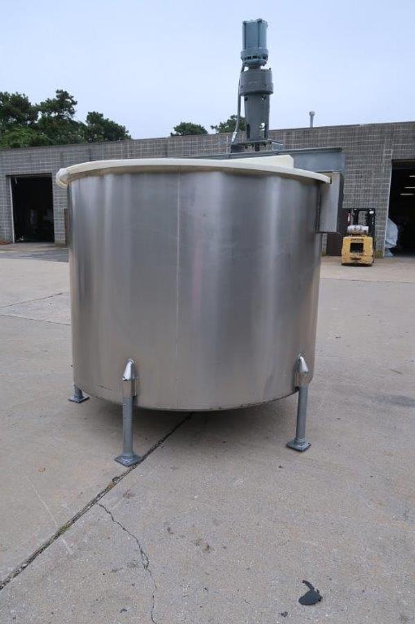 Used Permasan 1,100 Gallon Stainless Vertical Mix Tank