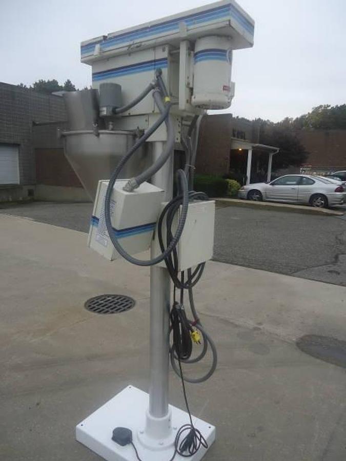 Used Mateer Burt 1900 Single Auger Pedestal Filler