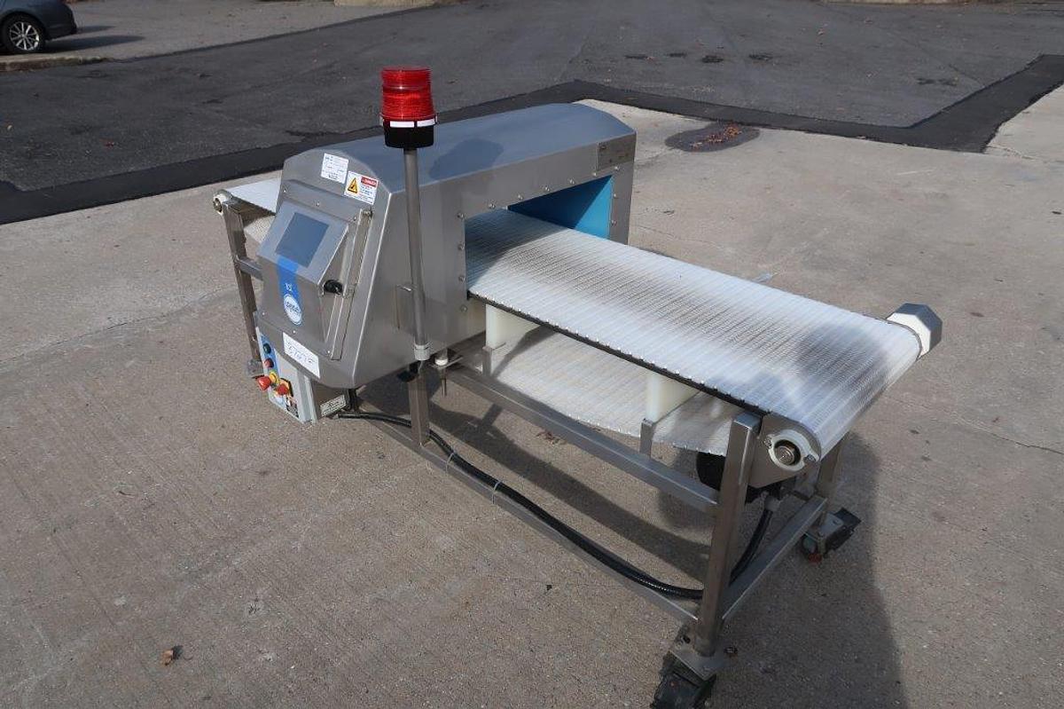Used Loma Conveyorized Metal Detector, Aperture 21 In. Wide X 7 In. High