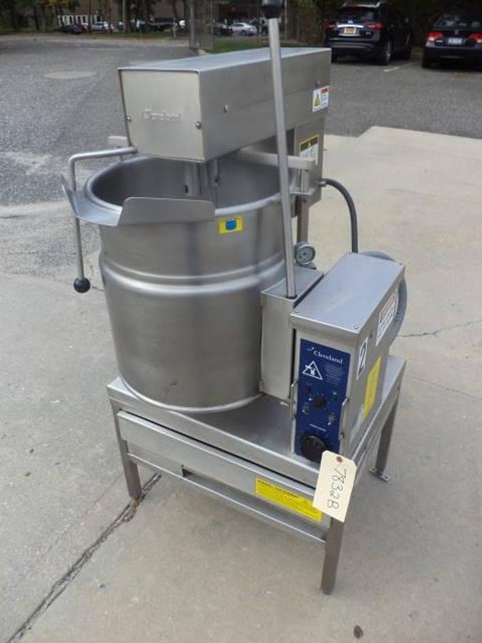 Used 12 Gallon Cleveland self-contained electric scraper kettle