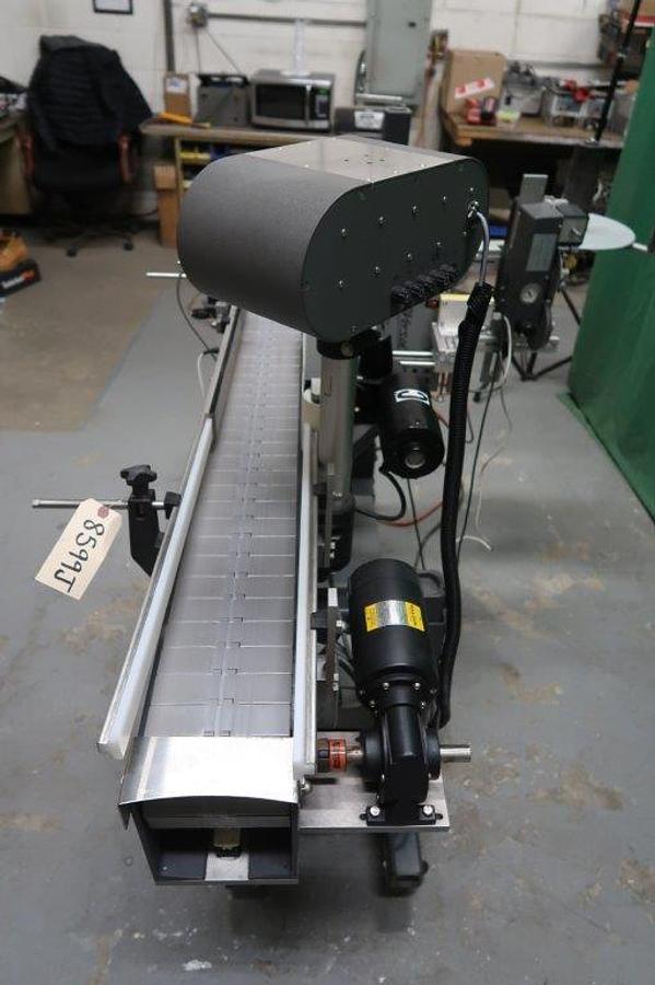 Used Universal R-320 Automatic Pressure Sensitive Labeling Machine, Portable