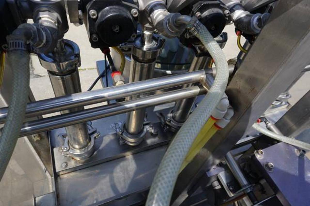 Used Biner Ellison Six Head Straight Line Piston Filling Machine