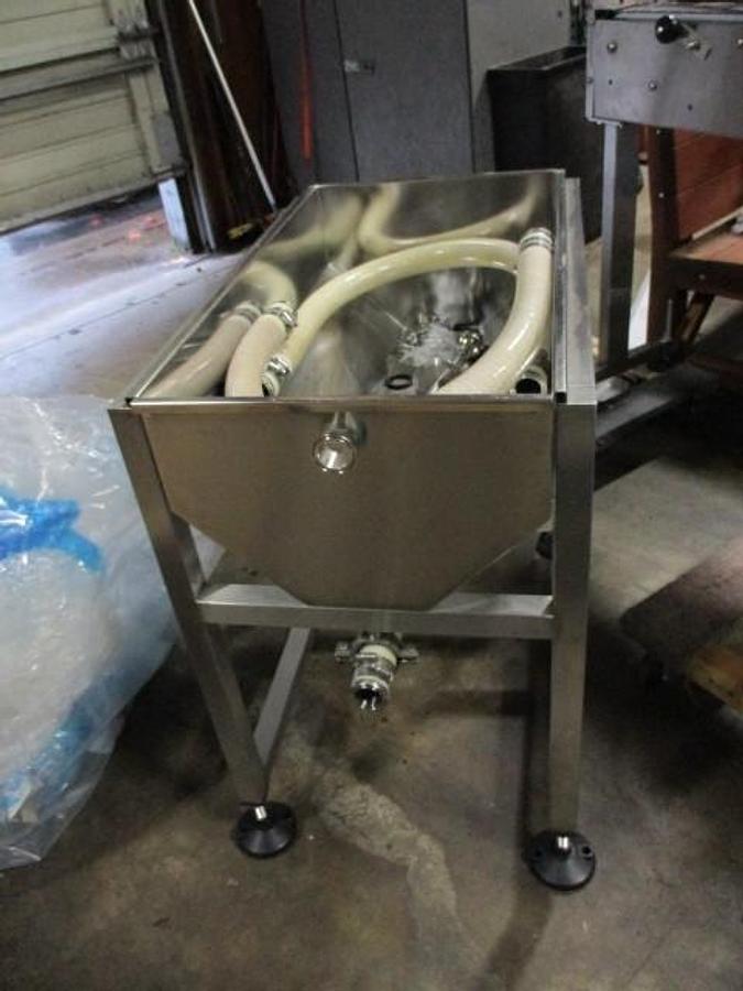 Used Inline Filling Systems Overflow Filling Line, with Capper