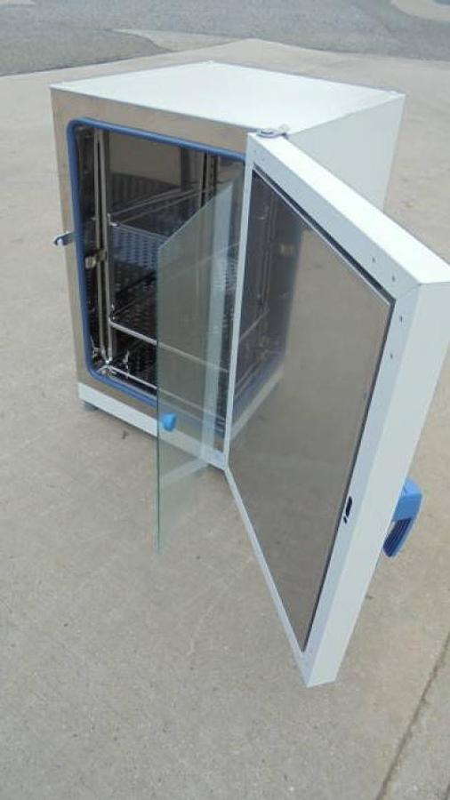 Used Thermo Scientific Heratherm IGS 180 Incubator