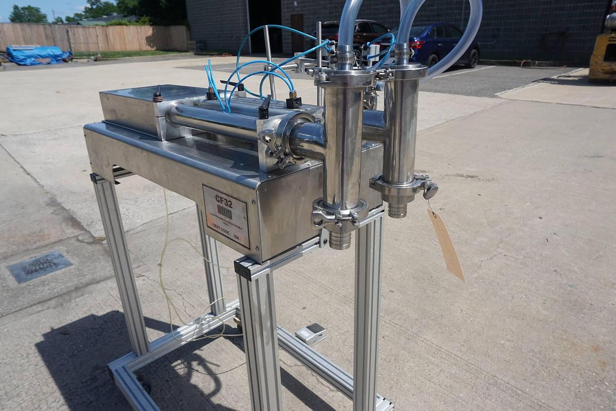 Used Twin Piston Filling Machine, Air Operated