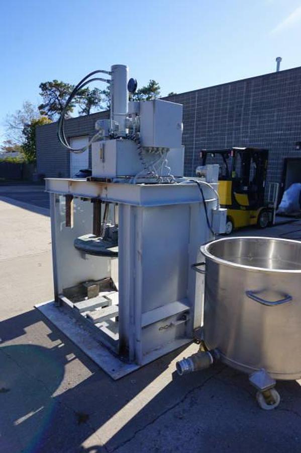 Used Niemann Kreis Vkdv Vacuum Dissolver, With 400 Liter Change Cans