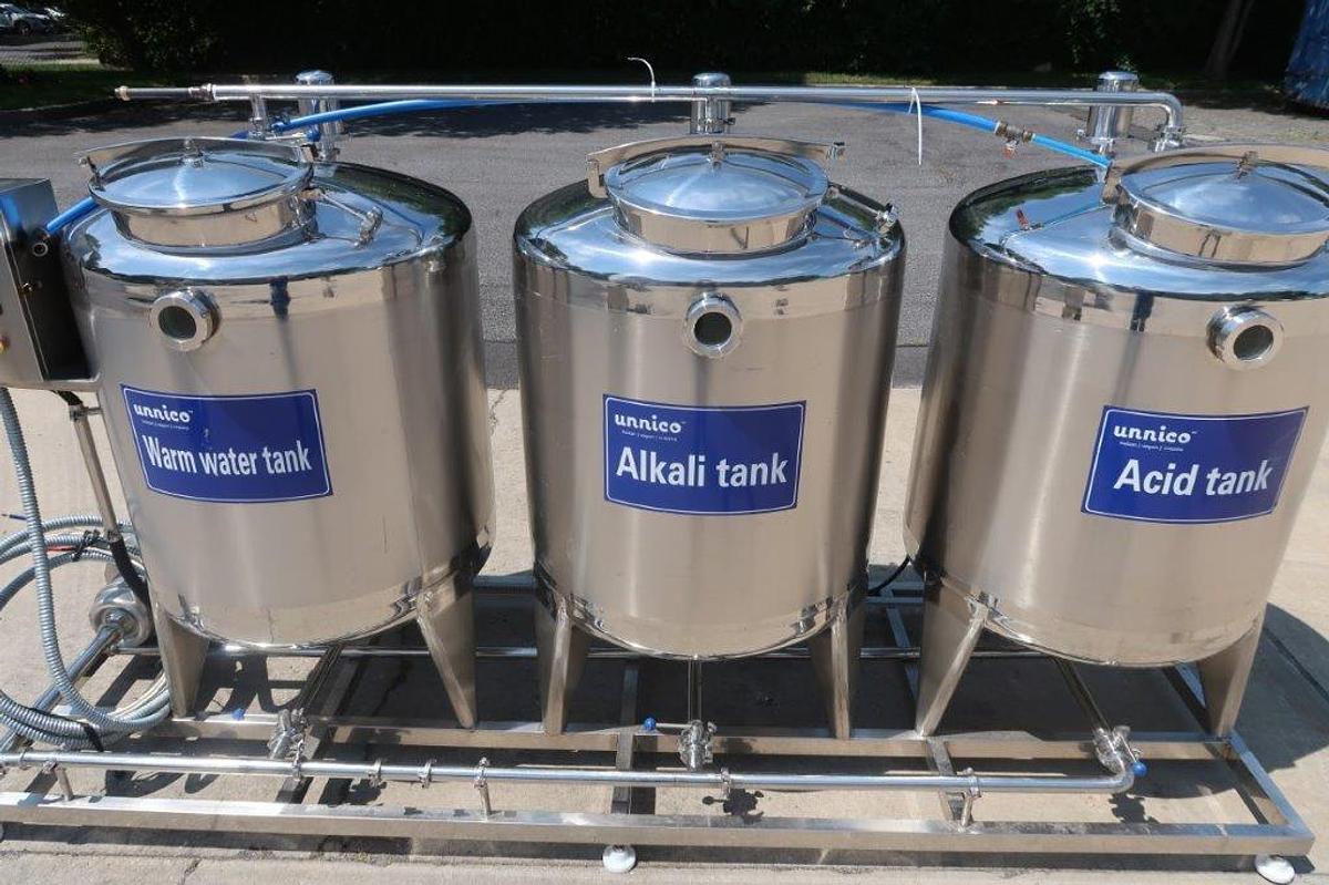 Used Unnico 3-Tank Electric Tanks, 100 Gallon Each