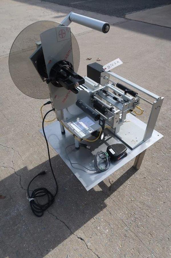 Used Universal R-310 Tabletop Semi-Automatic Pressure Sensitive Spot/Wraparound Labeler