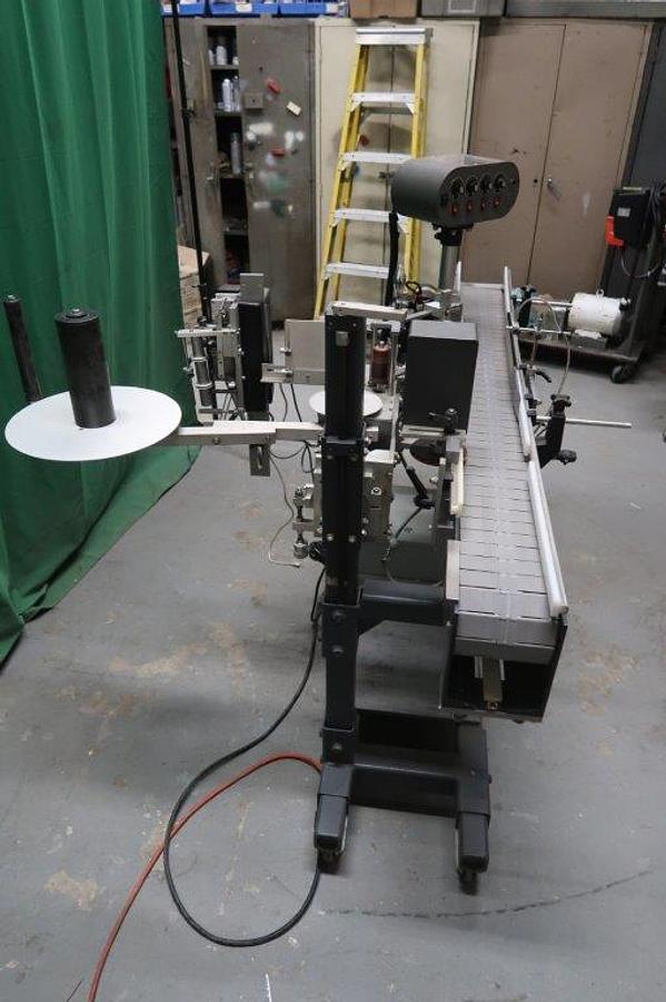 Used Universal R-320 Automatic Pressure Sensitive Labeling Machine, Portable