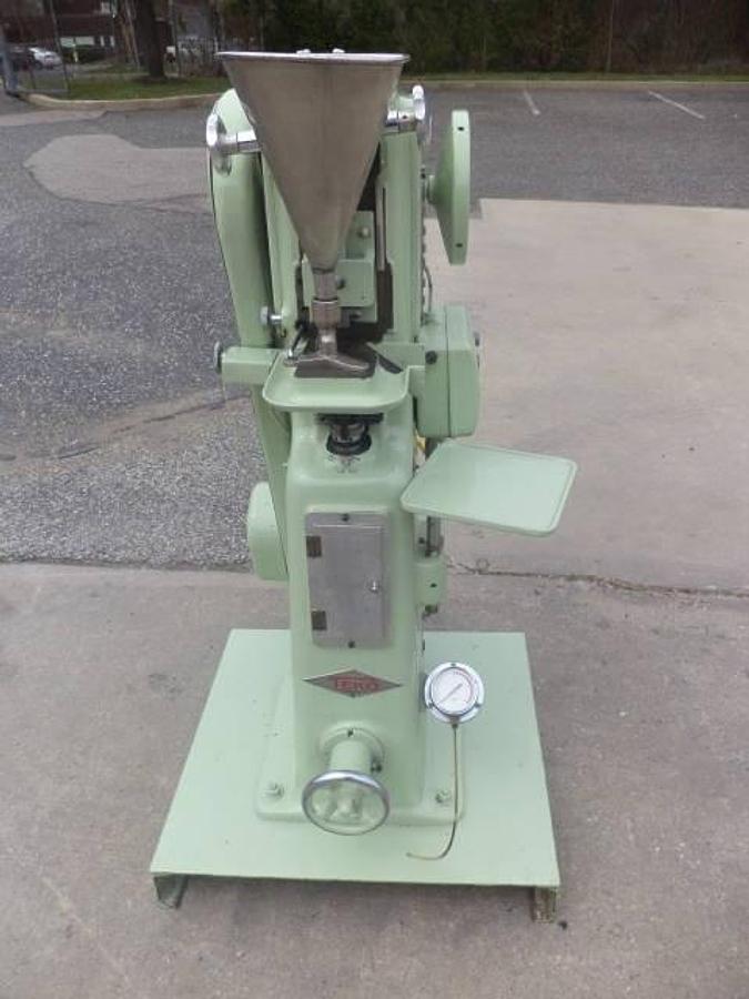 Used Manesty E2 Single Punch Tablet Press