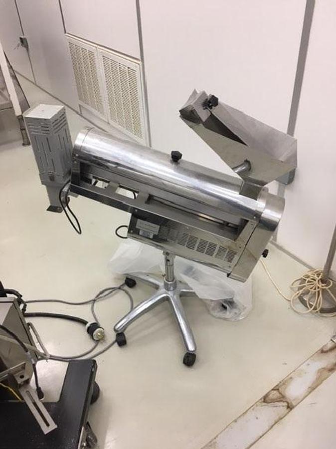 Used Vanguard VAF-1200C Encapsulator, 0 and 1 Tooling