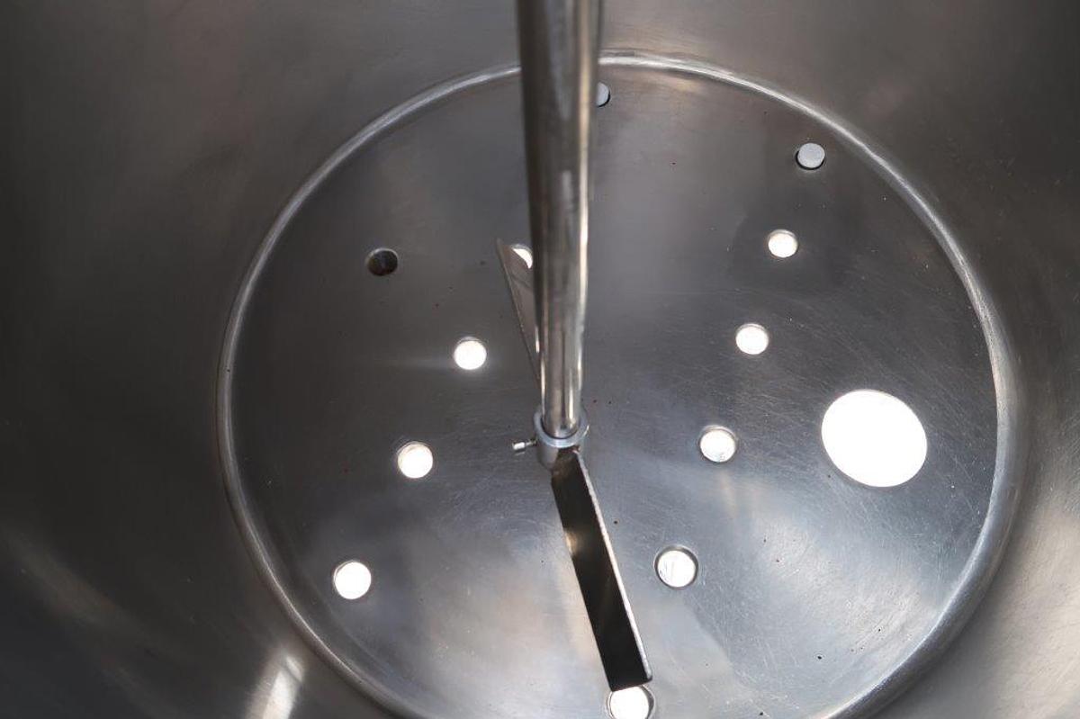 Used 30 Gallon Stainless Steel Portable Mix Tank