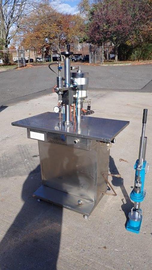Used Yangzhou Media Semi-Automatic Aerosol Filler, Rated 600 Cans per Hour