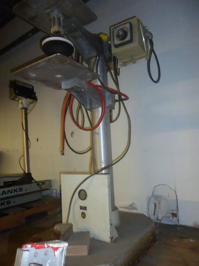 Used Pneumatic semi-automatic lid press