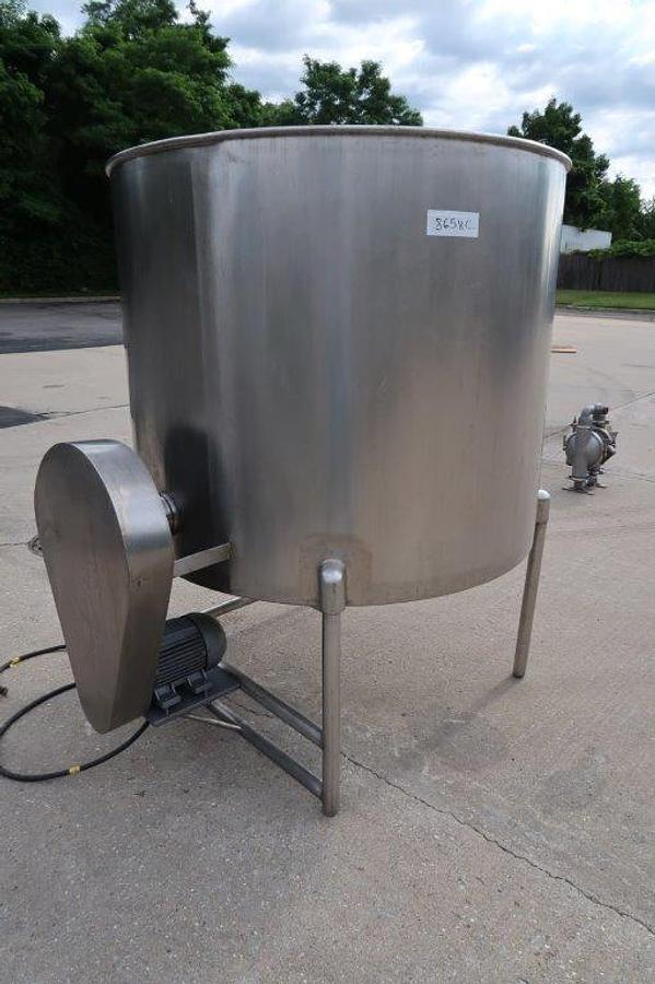 Used 500 Gallon Stainless Steel Vertical Mix Tank, Side Entering Triple Prop