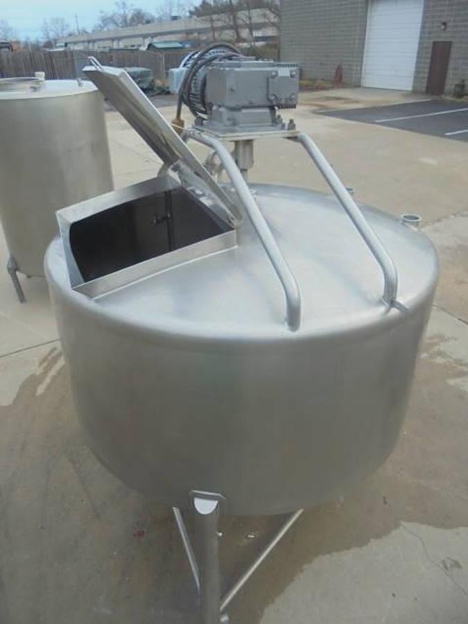 Used 500 Gallon Mueller Cone Bottom Mix Tank, 5 HP