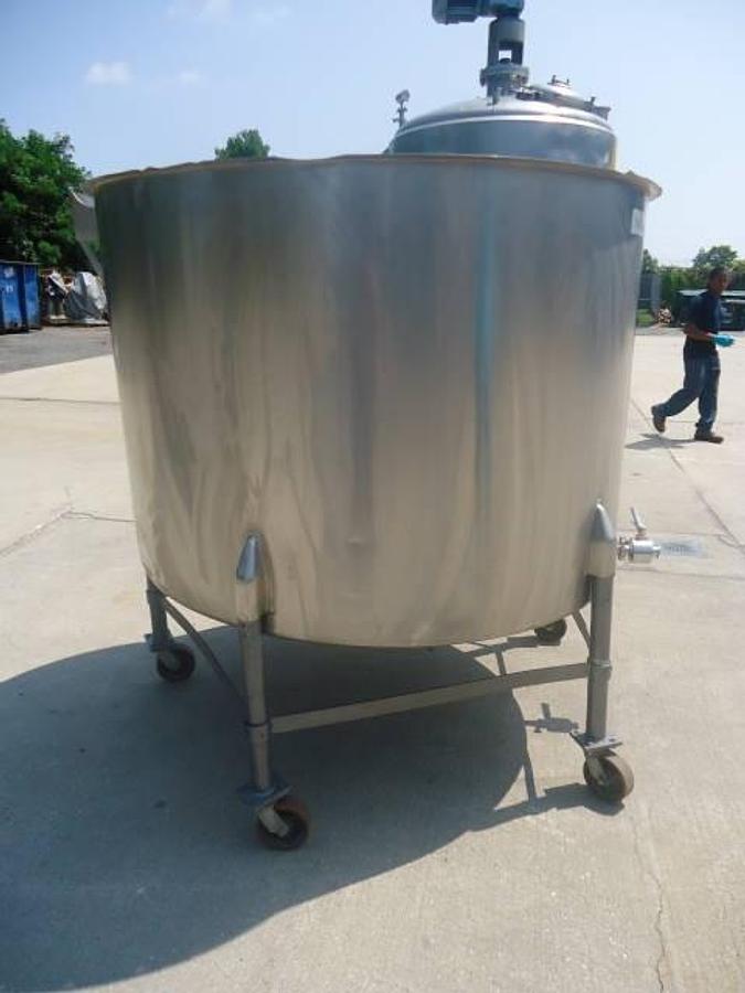 Used 600 Gallon Stainless Steel Vertical Tank, Portable