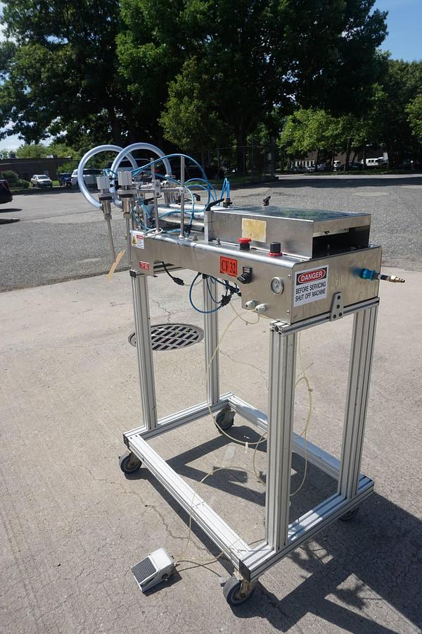 Used Twin Piston Filling Machine, Air Operated