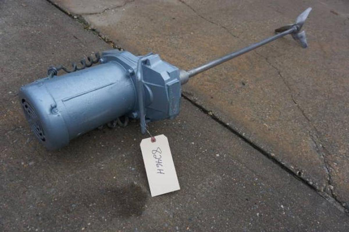Used Chemineer 1 HP Clamp On portable mixer, 10 In. Blade