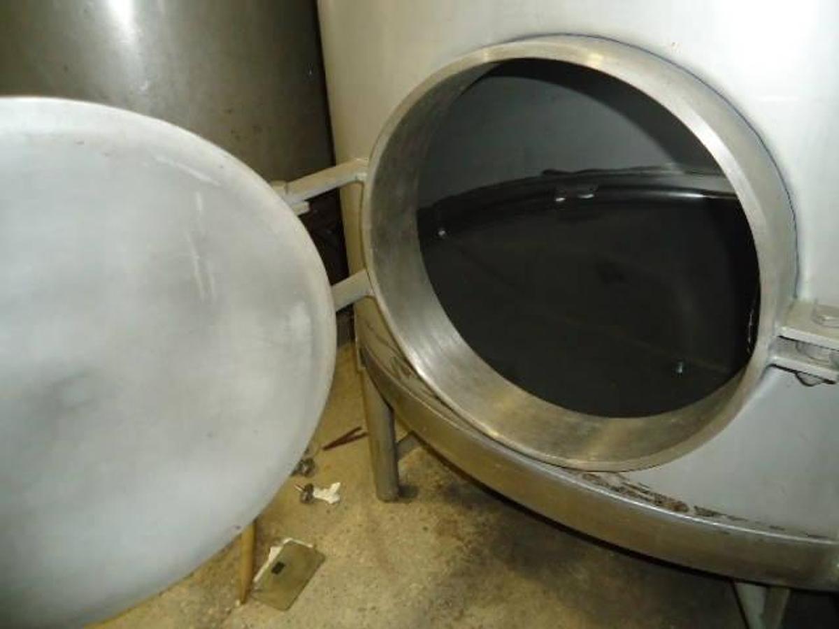 Used 1,500 Gallon Hubert C. Stollenwerk Stainless Vertical Closed Tank