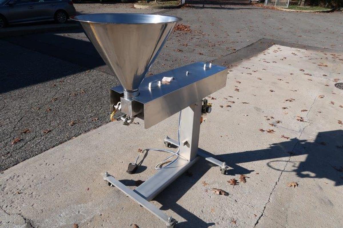 Used Hinds Bock SP-64 Single Piston Filler, Air Driven