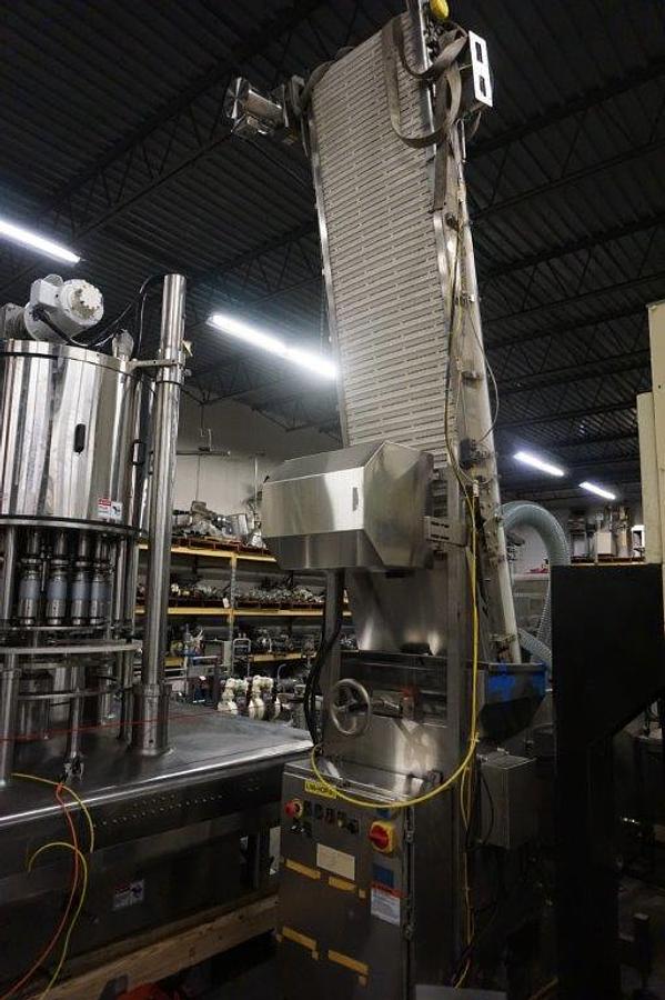 Used Federal 51 Valve Rotary Filler With 17 Head Cap Station, Juice Filling