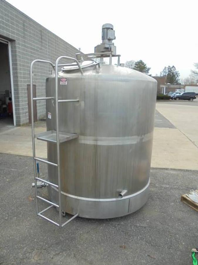 Used 1,500 Gallon Cherry Burrell Stainless Steel Closed Mix Tank with Pitched Bladed Agitators