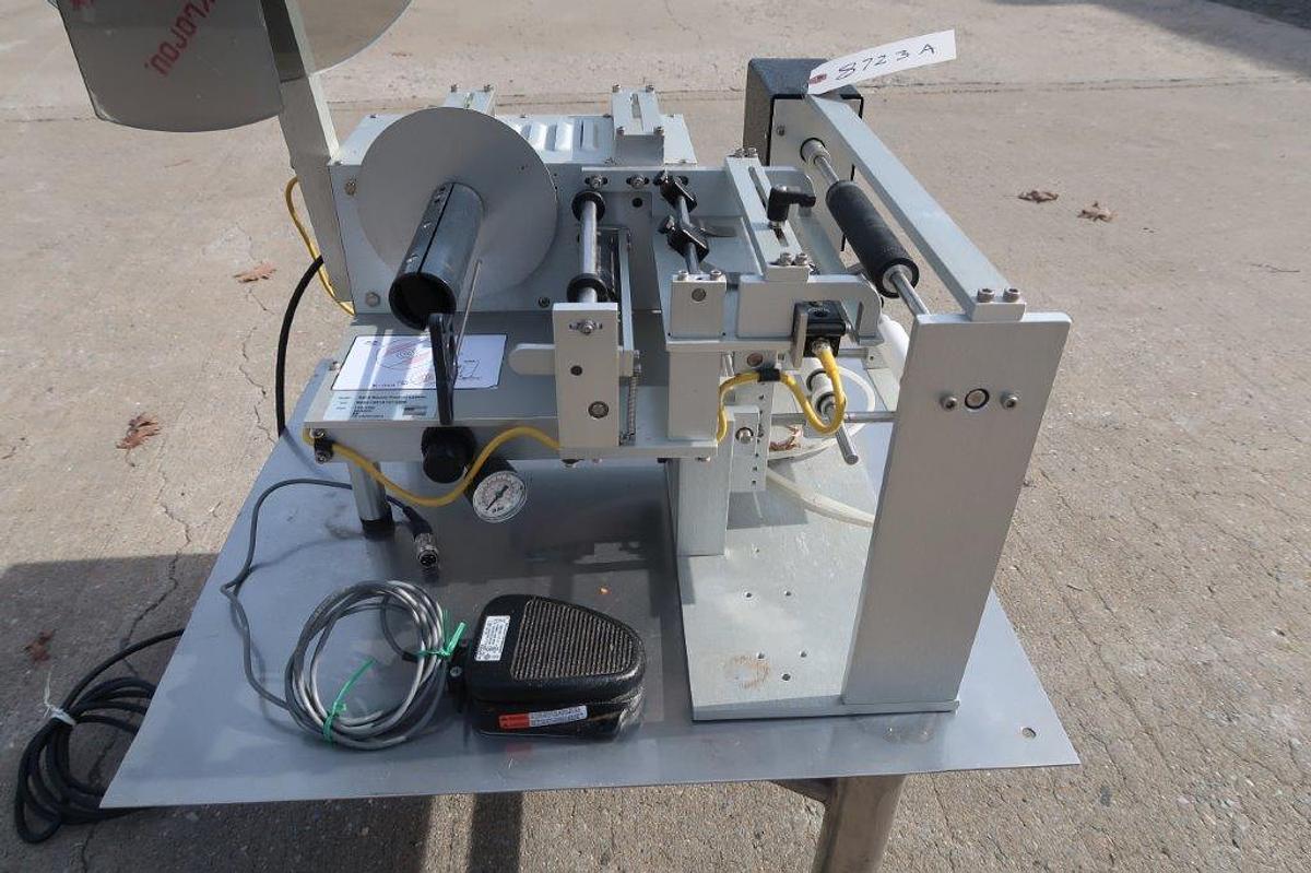 Used Universal R-310 Tabletop Semi-Automatic Pressure Sensitive Spot/Wraparound Labeler