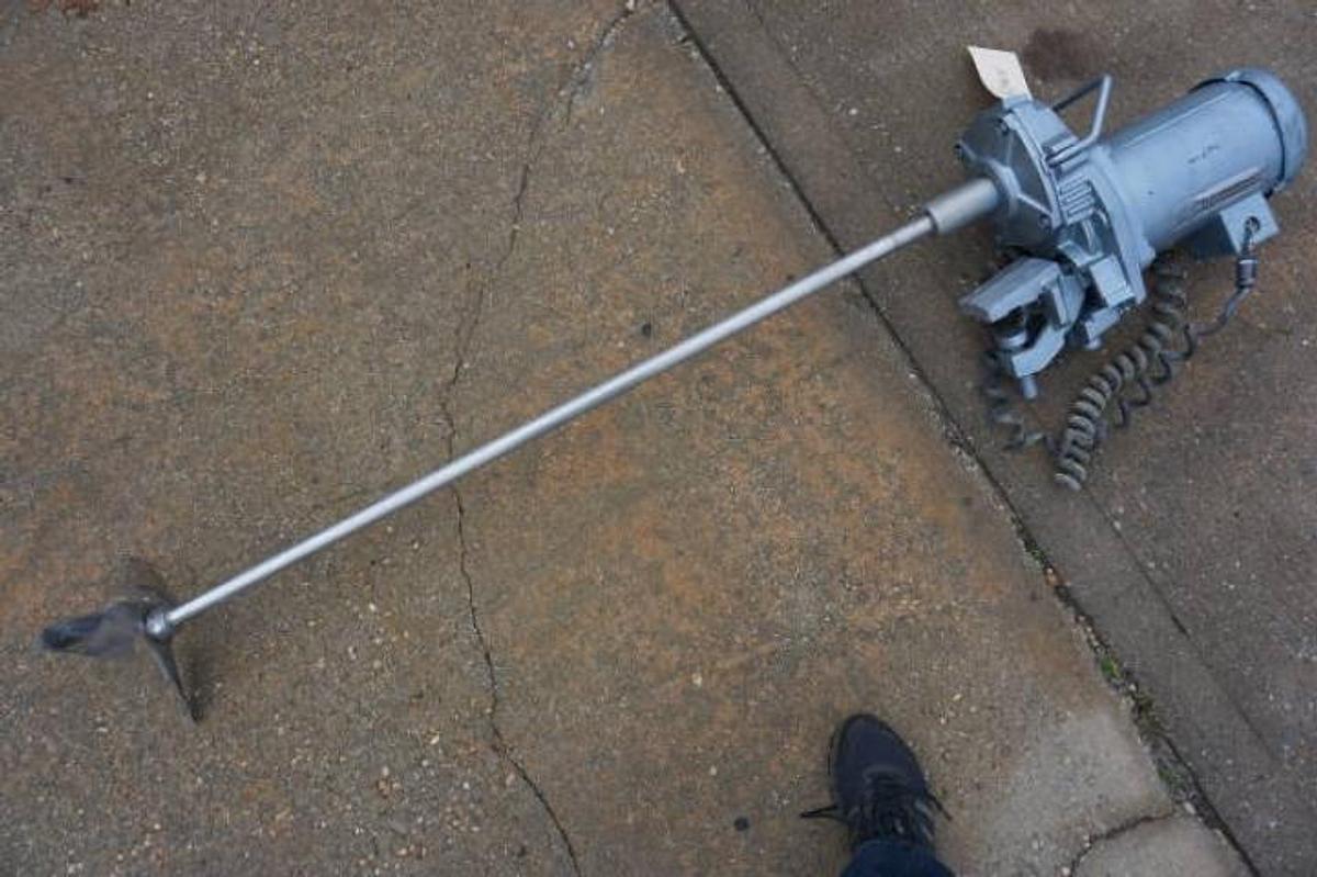 Used Chemineer 1 HP Clamp On portable mixer, 10 In. Blade