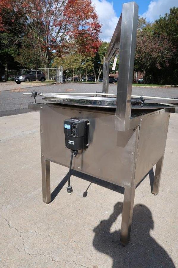 Used 42 In. Diameter SS Rotary Unscrambling/Accumulating Table