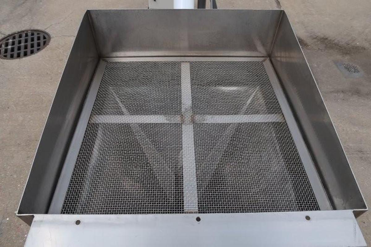 Used AIM 3-3/4 In. Diameter Inclined Flexible Screw Conveying System, Portable