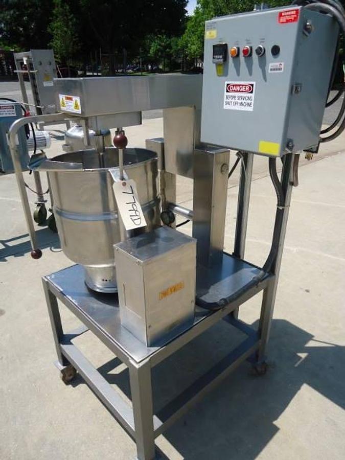 Used 10 Gallon Groen Stainless Steel Electric Twin Action Mix Kettle, 50 Psi
