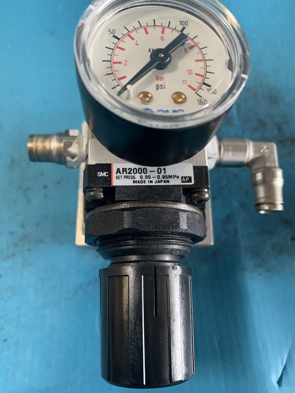 Used SMC Air Regulator AR2000-01