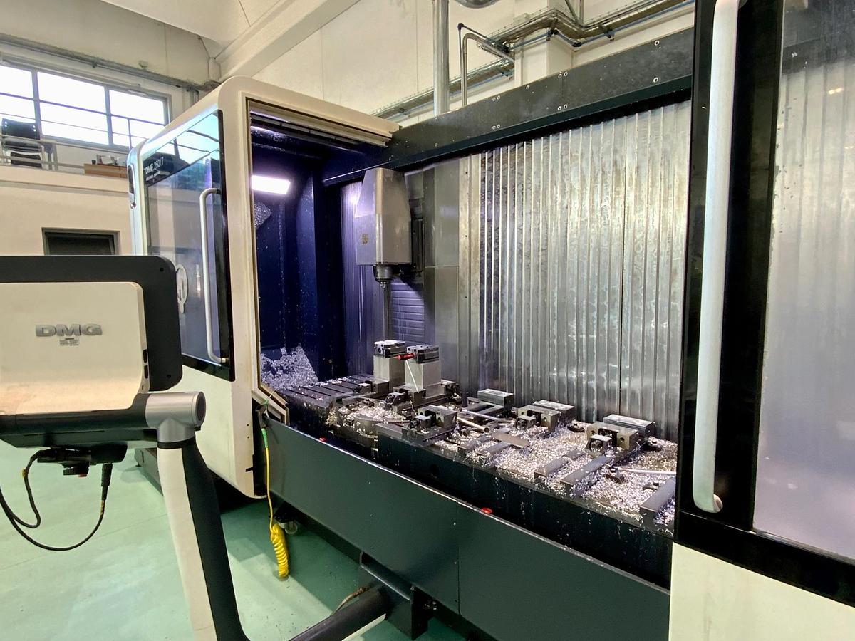 Used Centro di lavoro 5 assi a montante mobile DMF 260-7