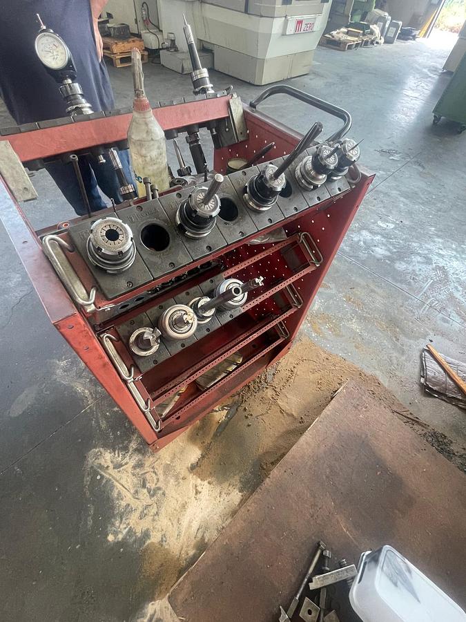 Used Centro di lavoro verticale VICTOR VCENTER A-110