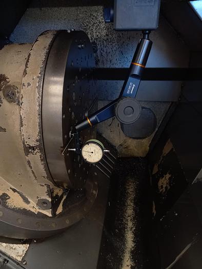 Usato CENTRO DI LAVORO VERTICALE 5 ASSI IN CONTINUO HURON K2X8F