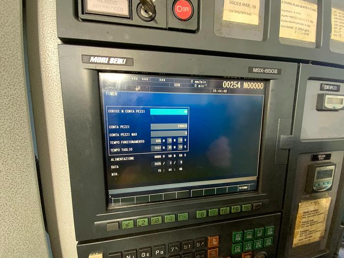 Used Torio ad asse orizzontale testa fissa MORISEIKI NL 2000 SY