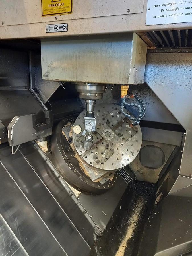 Used Centro di lavoro 5 assi CNC HURON K2X 8F