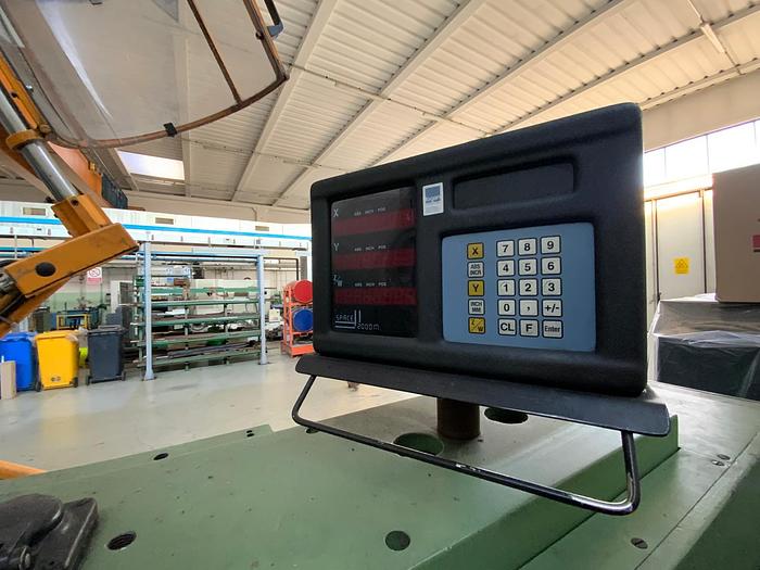 Used Fresatrice manuale MAHO MH 800