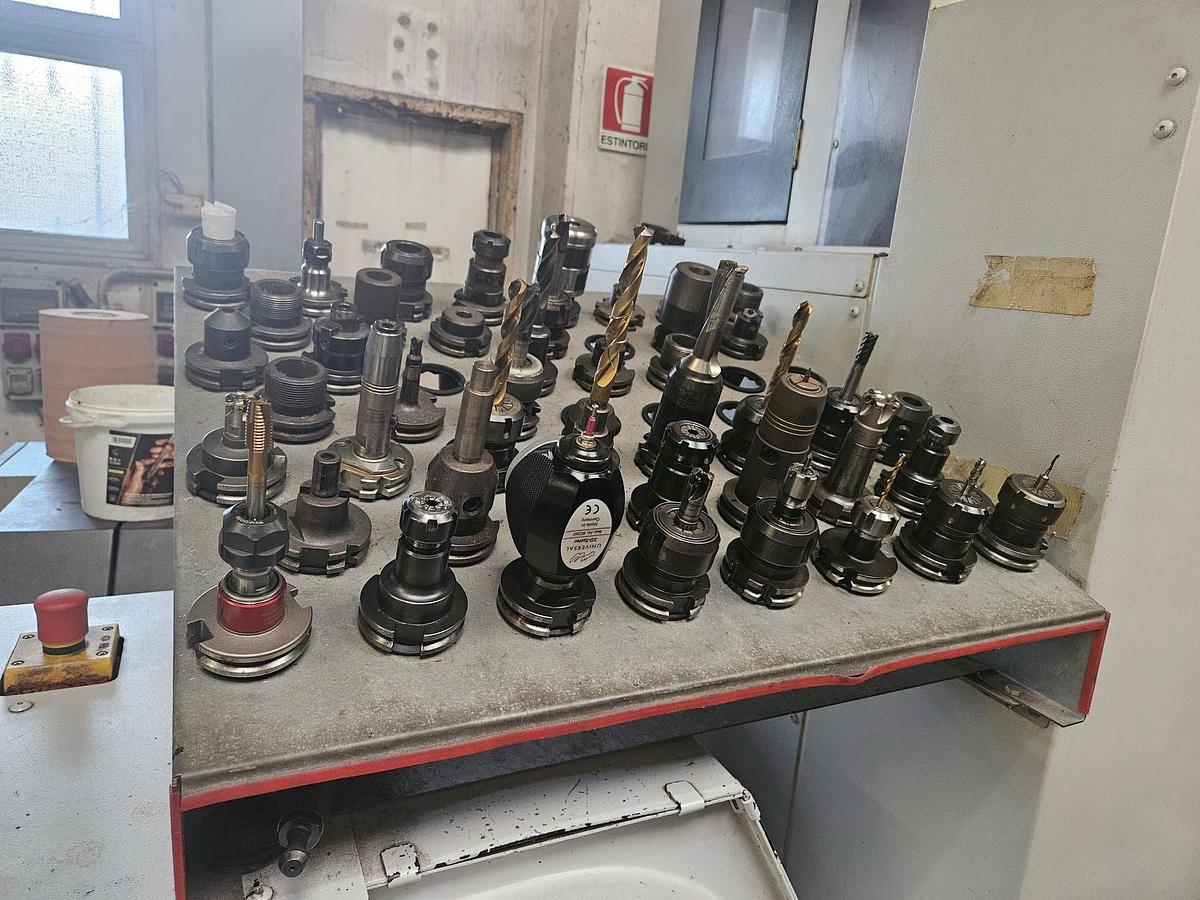 Used Centro di lavoro verticale MORISEIKI NV5000 a/40