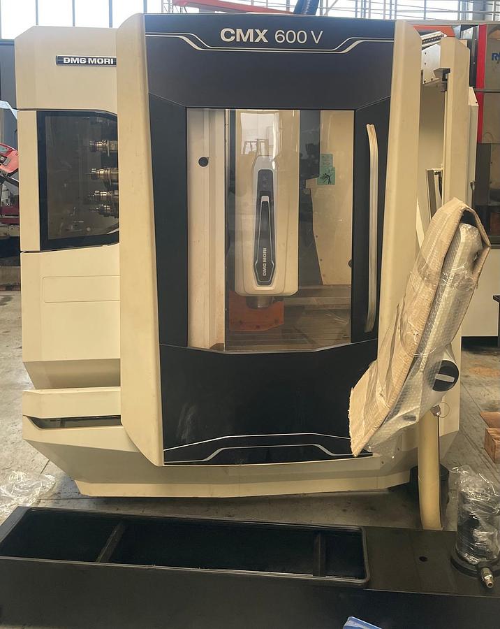 Used Centro di lavoro verticale DMG MORI CMX 600 V